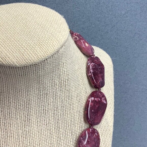 Marbled Organic Bead Necklace 15 In Maroon Purple Knotted Cord Gold Retro BoHo - Picture 5 of 7